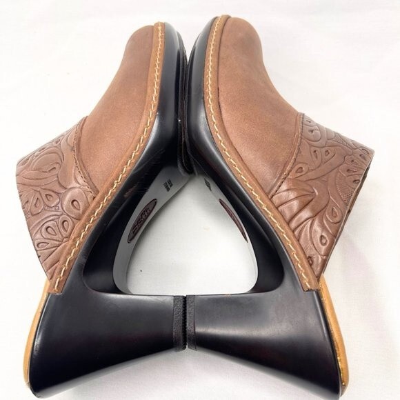 Sofft  Slip In Embossed Brown Clog Leather Mule - Women’s Sizes 8M. - Picture 7 of 12
